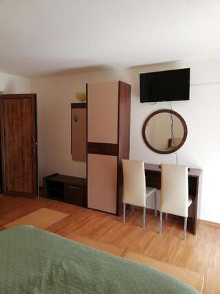 Виллы Zamora Green House Буштени Номер с кроватью размера «king-size» и видом на горы-1