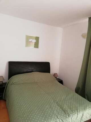 Виллы Zamora Green House Буштени Номер с кроватью размера «king-size» и видом на горы-14